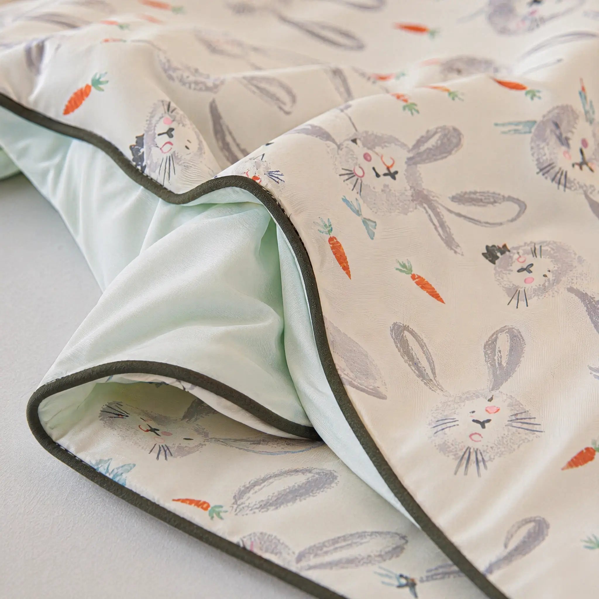Cooling Blankets vs. Normal Throws: The Science of Why You're Still Too Hot at 3 AM
