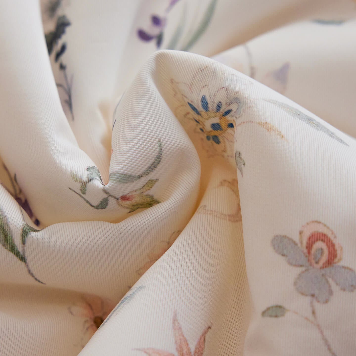 Willowmere Midsummer Dream Reversible Instant-Cooling Summer Quilt - image 7